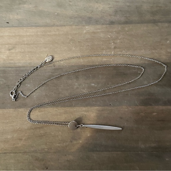 Howard’s long dangle pendant necklace - Picture 4 of 5